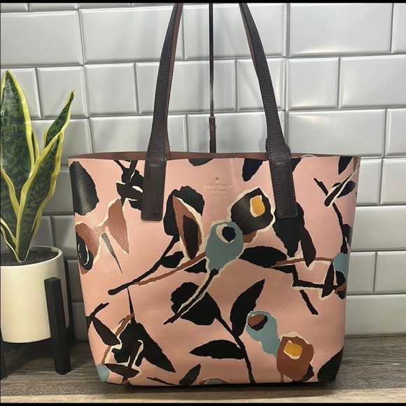 kate spade Handbags - Kate Spade New York Arch Paper Rose Reversible Tote Bag in VGUC!!